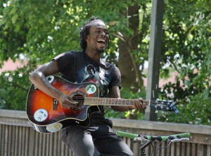 Riley Mundia Butte College student Jaquan Sayres makes up his own songs on the spot in addition to performing covers and originals. He rides around campus three times each week and serenades passersby with his acoustic guitar and smooth voice. 