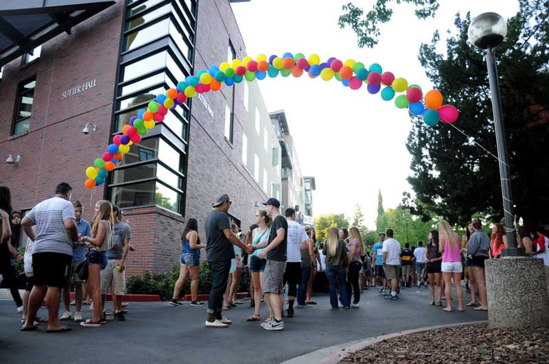 Freshman+from+all+the+dorms+congregate+around+Whitney%2C+Sutter%2C+Shasta+and+Lassen+Dormitories+for+free+food+from+local+restaurants%2C+fun+activities+and+a+chance+to+get+information+about+the+clubs+Chico+State+has+to+offer.+