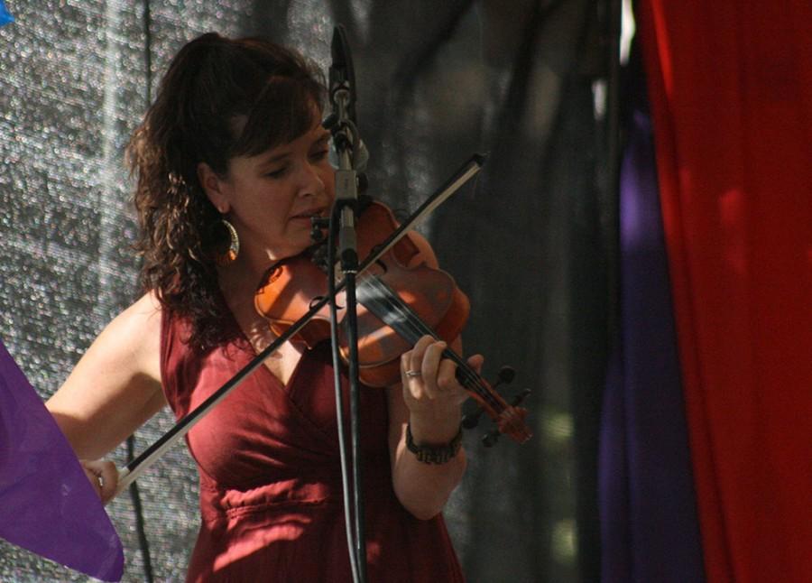 Christine Hogan of the Mossy Creek Band with the fiddle in perfect sync with the rest of the band.