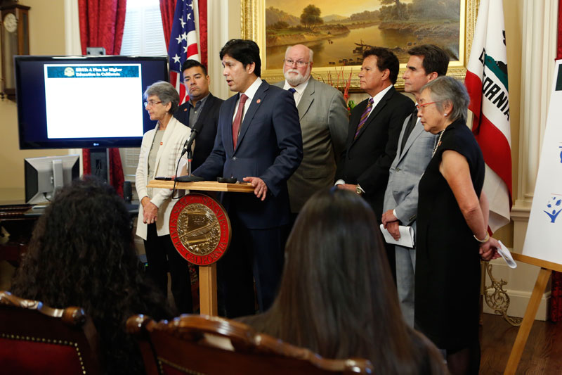 Senate President Pro Tempore Kevin de León, center, announcing SB15 with co-authors of the bill on Dec. 2. Photo courtesy of California State Senate.