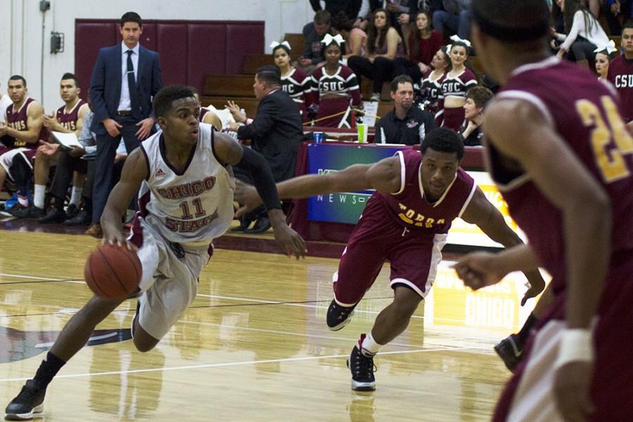 Point Guard, Jalen McFarren, making defenders struggle as he dribbles down the court. Photo credit: Gustavo Ornelas