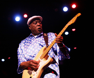 Blues legend Buddy Guy electrifies Laxson Auditorium