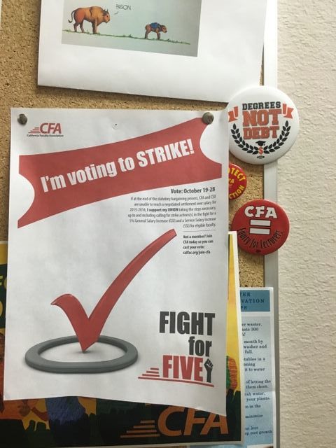 The California Faculty Association has set several dates in April to strike. Students and faculty held a session to inform the Chico State campus about it. Photo credit: Elizabeth Helmer