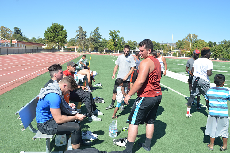 The+Sun+Devils+gather+for+a+water+break+during+their+practice.+Photo+credit%3A+Jordan+Jarrell