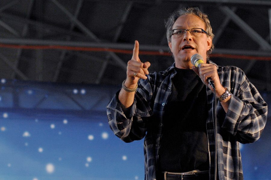 Lewis Black performs as part of a USO holiday show in Aviano Air Base, Italy, 2007. Photo by Tabitha M. Mans (Wikimedia Commons)