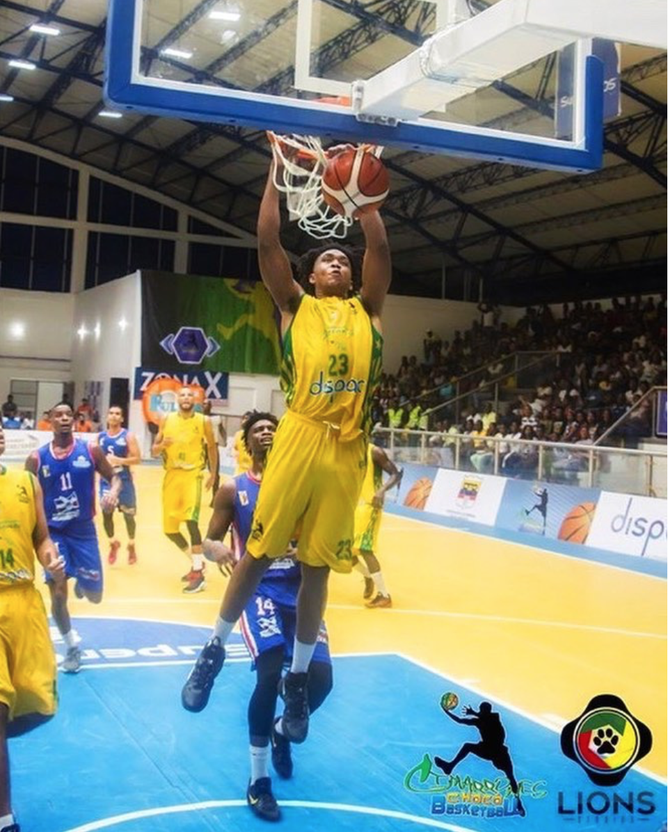 Amir Carraway dunking. Photo credit: Amir Carraway
