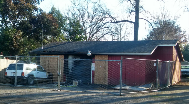 A+fire+erupted+in+a+garage+located+at+1302+Dayton+Road+Wednesday.+Photo+credit%3A+Tisha+Cheney
