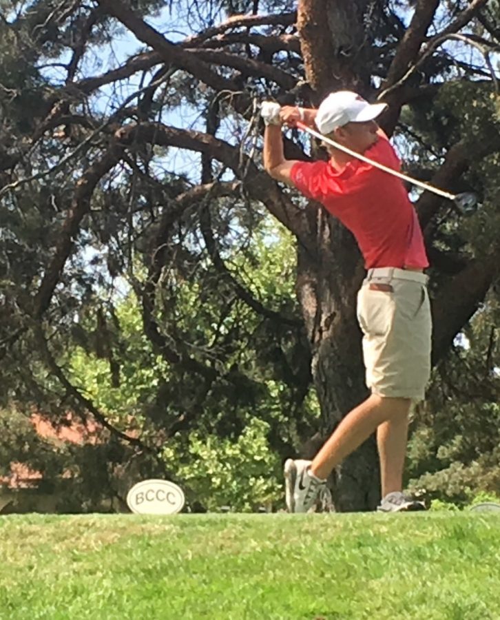 Kelley Sullivan tees off at the CCAA Championship at Butte Creek Country Club in Chico. Photo credit: Andrew Baumgartner