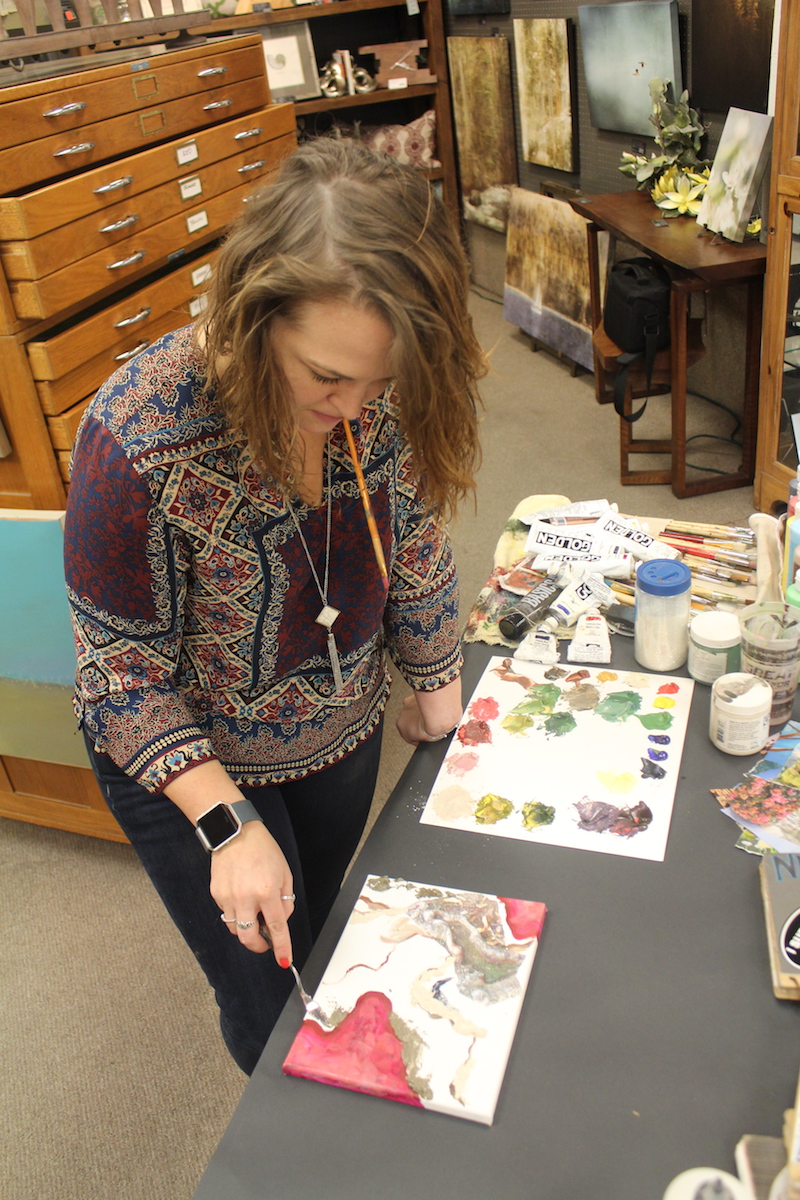 Bethany Abt working on a canvas during a demo. Photo credit: Alex Coba