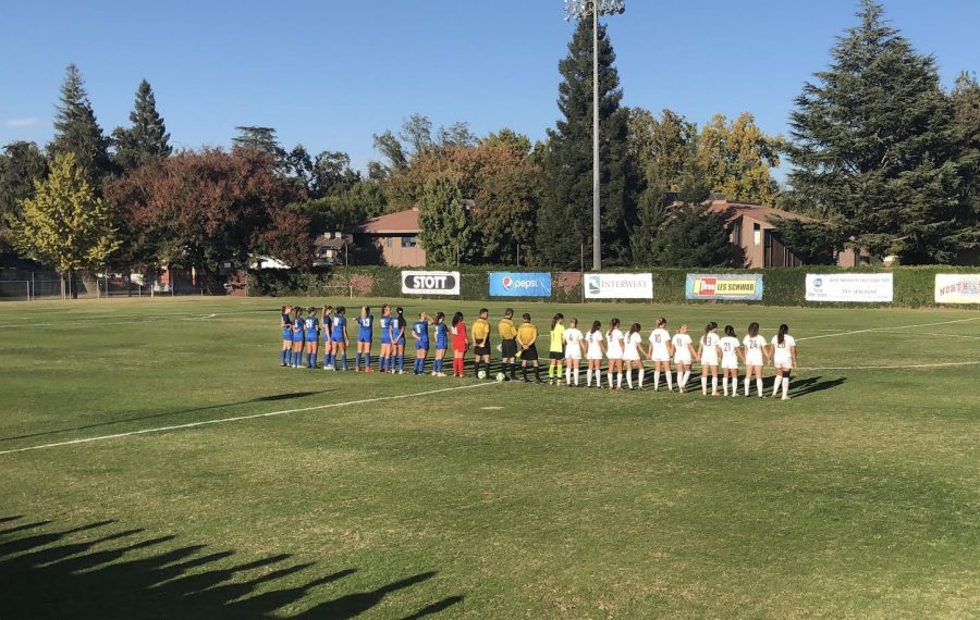 Chico State soccer gets ready for the game against Cal State San Marcos on Thursday. Photo credit: Lucero Del Rayo-Nava