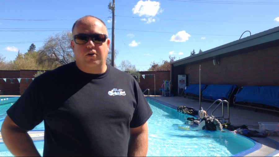 Rich Astley was monitoring the diving, wanting to give students a glimpse at scuba diving Friday afternoon at the Wildcat Recreation Center. Photo credit: Julian Mendoza
