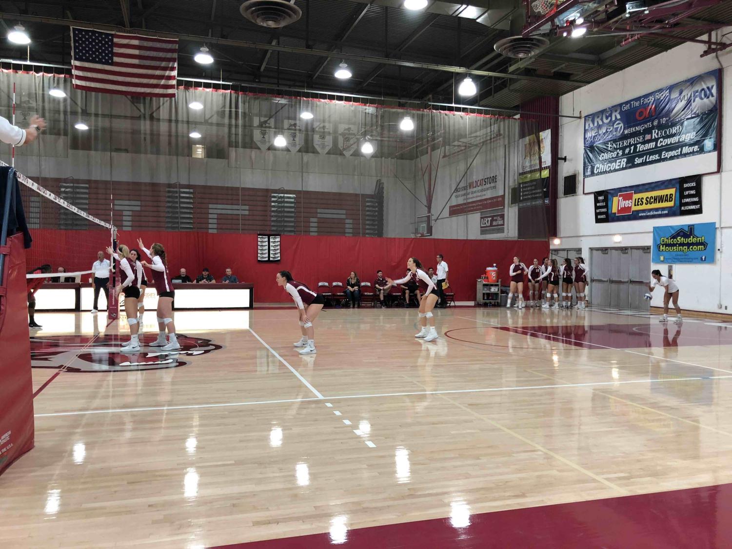 Bekah Boyle strategizing with the team as Brooke Fogel sets up for a serve. September 22, 2018 Photo credit: Lucero Del Rayo-Nava