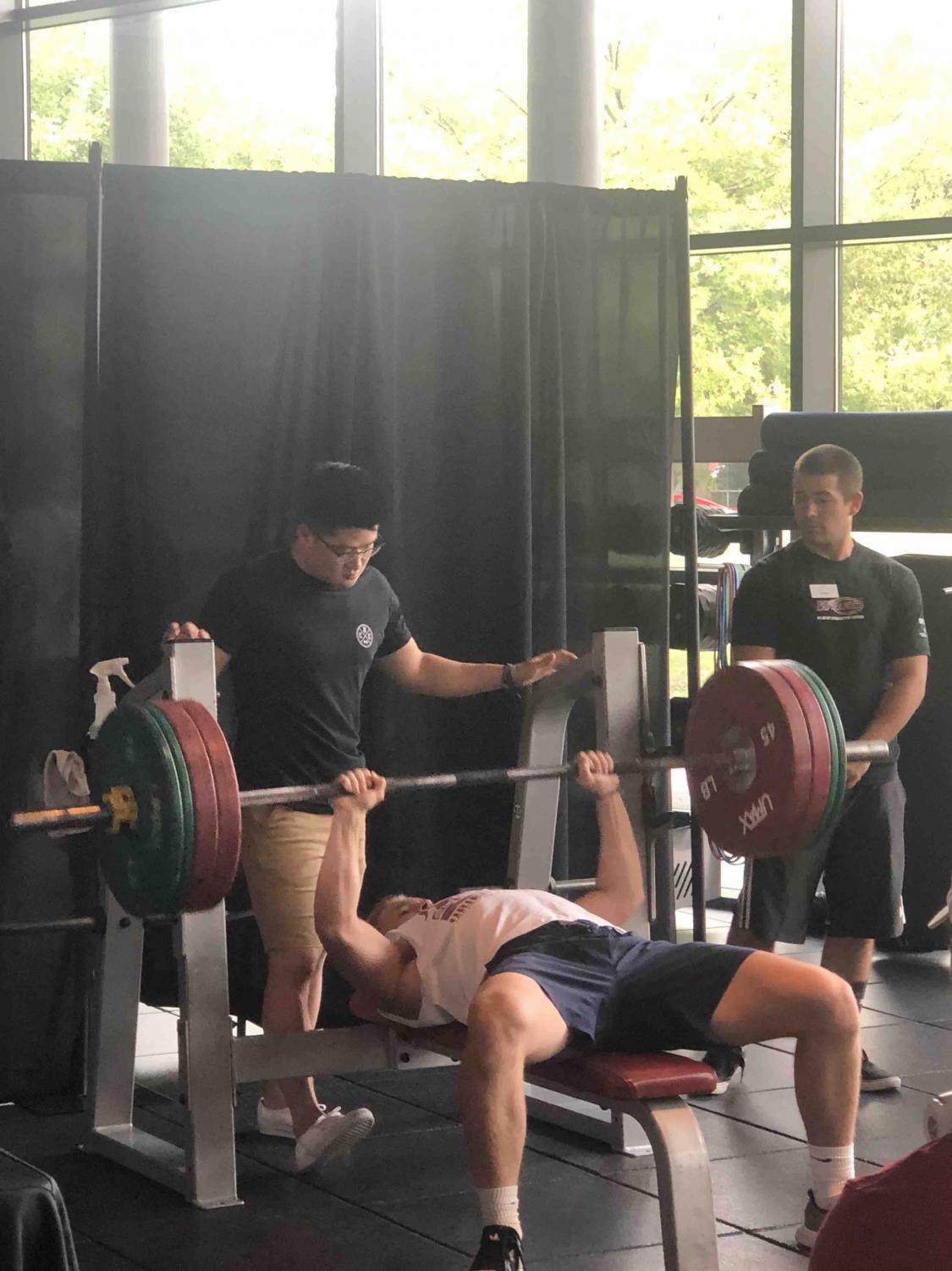 A contestant attempts a lift in the second round. Photo credit: Matthew Ferreira