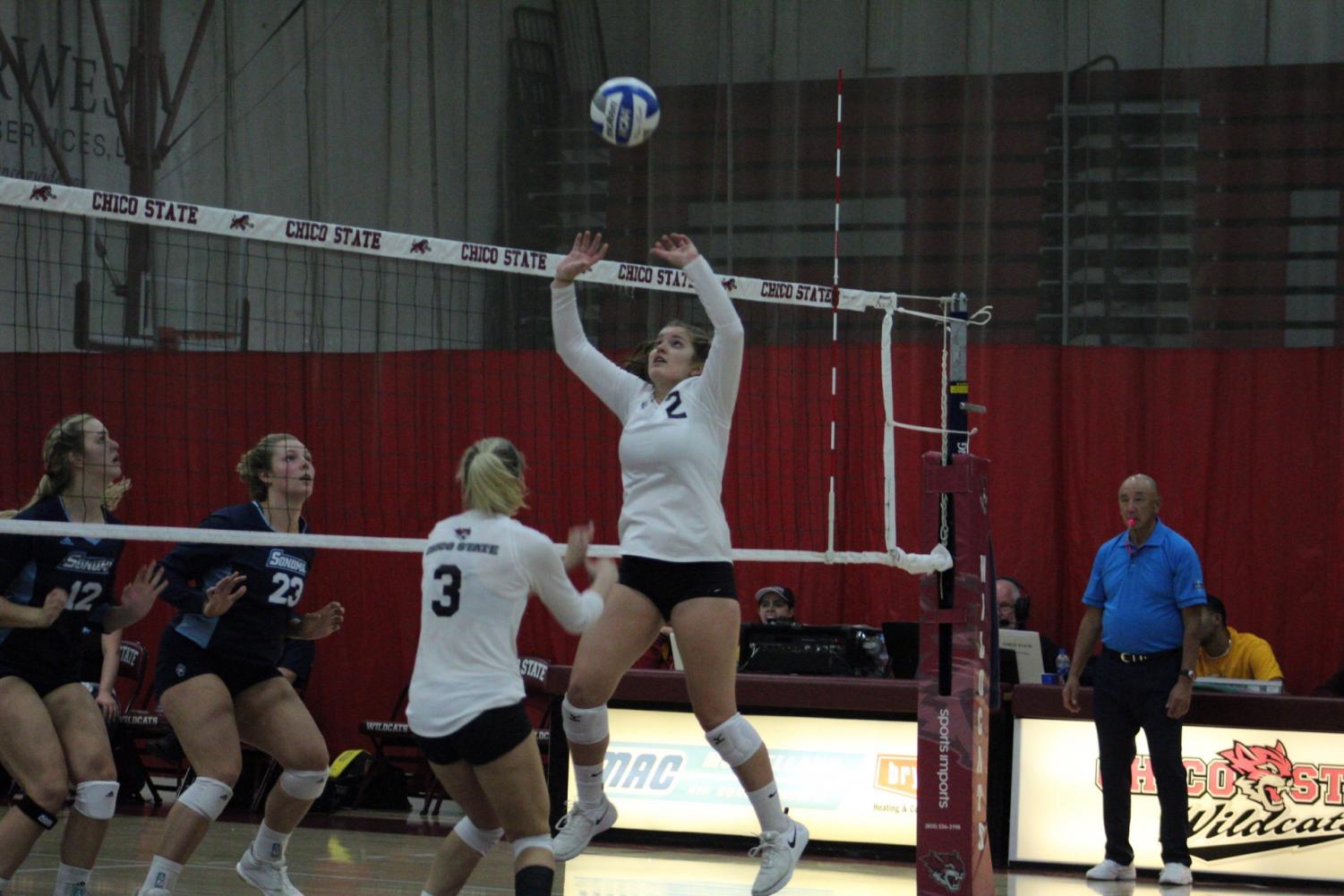 Brooke Ono (right) sets up a kill for Kim Wright (left) Photo credit: Wesley Harris