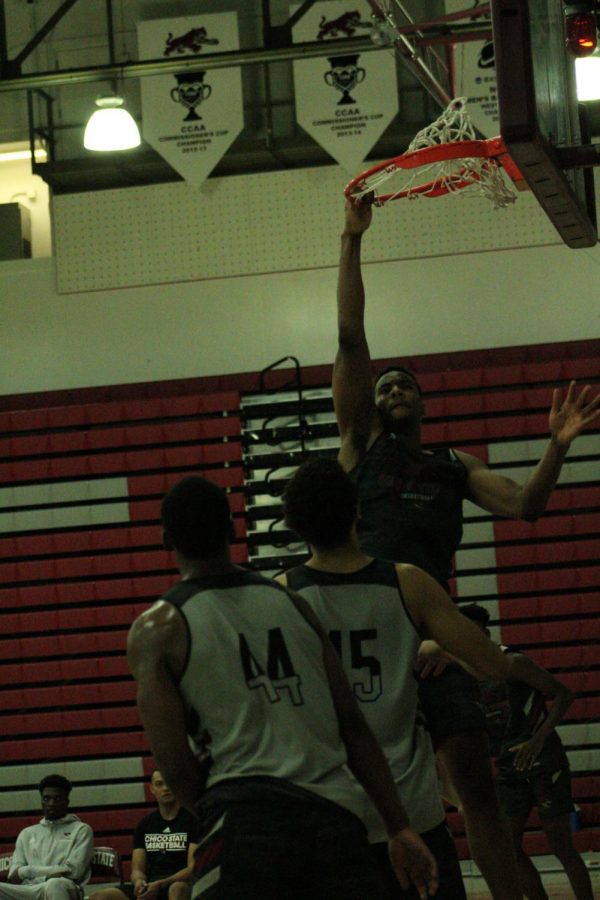 Justin Briggs dunking in Acker Gym. Photo credit: Wesley Harris