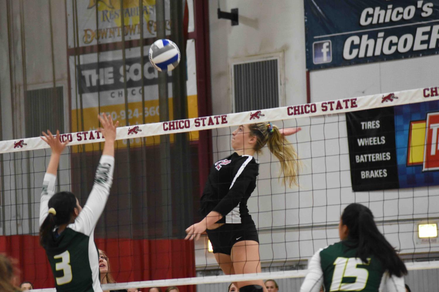 Makaela Keeve spiking the ball over the net. Photo credit: Hana Beaty