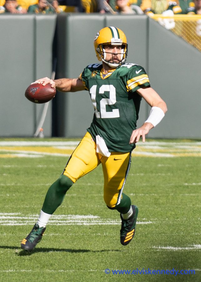 Aaron Rodgers getting ready to throw a pass to a teammate. Photo credits: elviskennedy