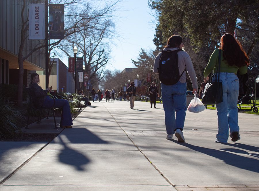 Students gather at Chico State campus for the first week of spring semester classes. Photo taken by Ava Norgrove on Jan. 25