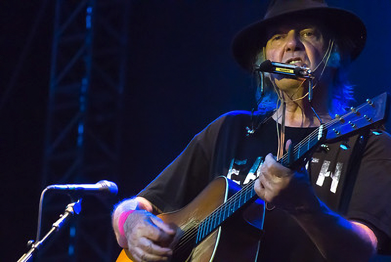 Neil Young by kyonokyonokyono is licensed under CC BY 2.0. To view a copy of this license, visit https://creativecommons.org/licenses/by/2.0/?ref=openverse&atype=rich
