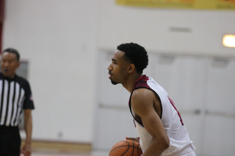 Wildcat Kevin Warren setting up the play against the Pioneers on Feb. 26.