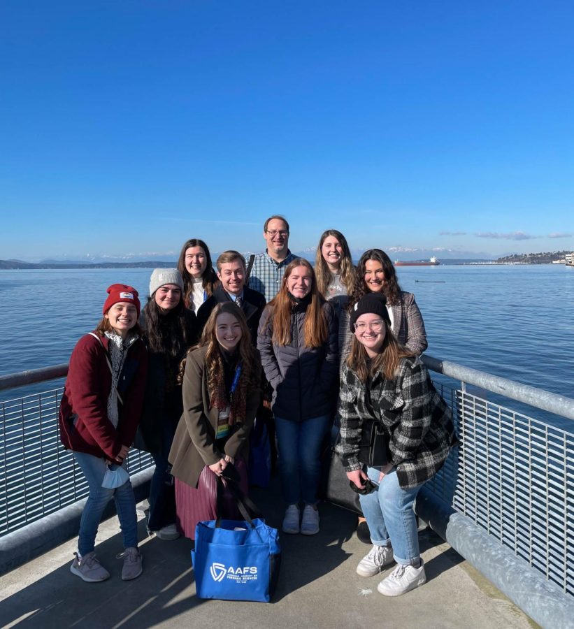 Dr. Bartelink and several students taking some time to relax by visiting the Seattle Aquarium. Photo courtesy of Cheyenne Collins. Taken Feb. 23.