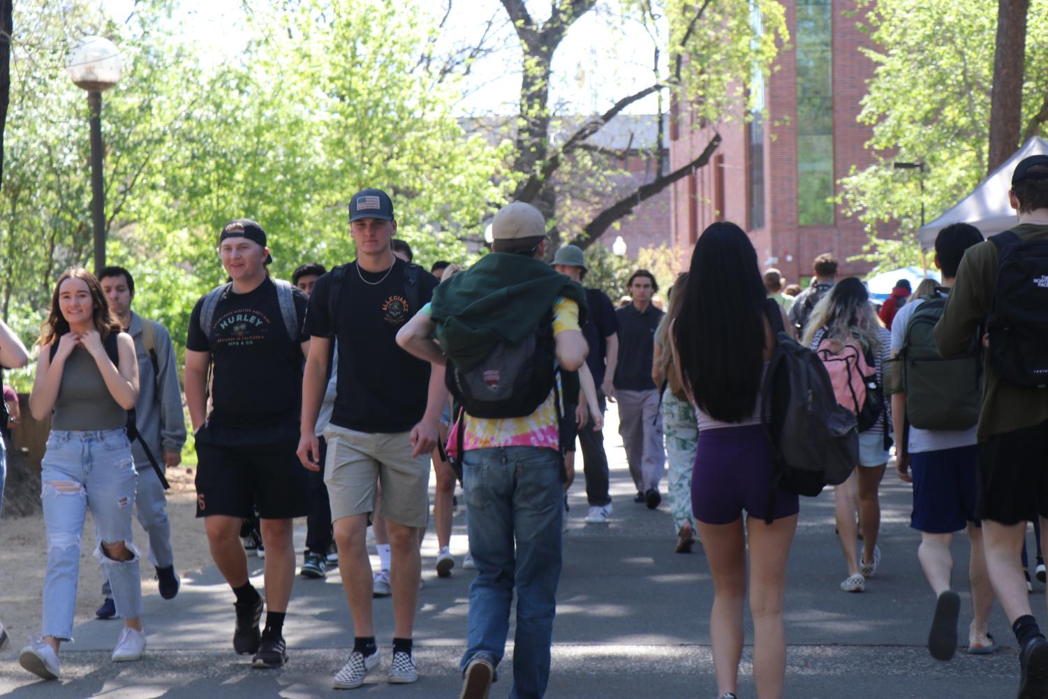 Students walking to class by Plumas and Tehama Hall on March 29.