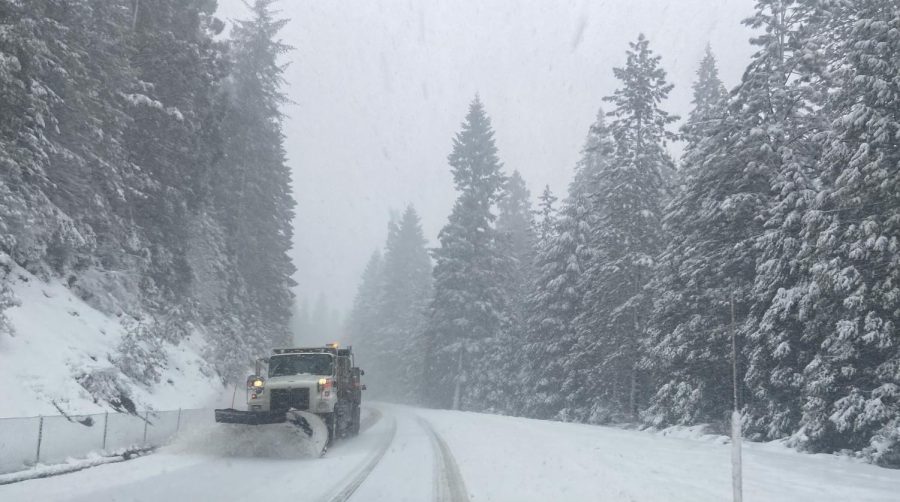 A+snowplow+clears+Highway+32+near+Butte+Meadows%2C+Dec.+15%2C+2021.