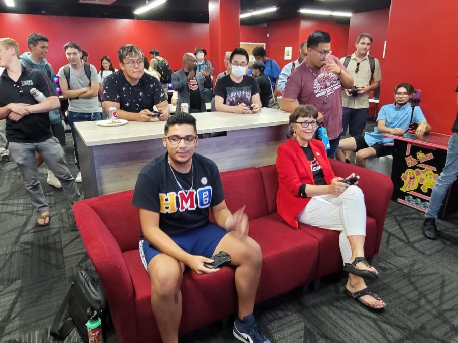University President Gayle Hutchinson plays Mario Kart with students. Photo taken by Sam Kyes on Sept. 1.