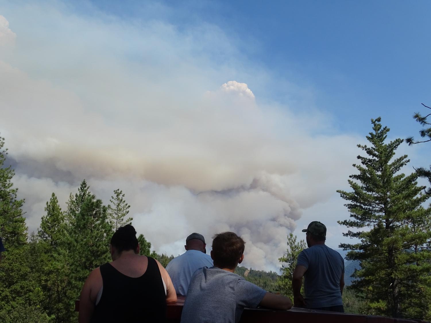Residents of Foresthill watch the Mosquito fire, 9/7/2022. Photo by Michael Steinberg.