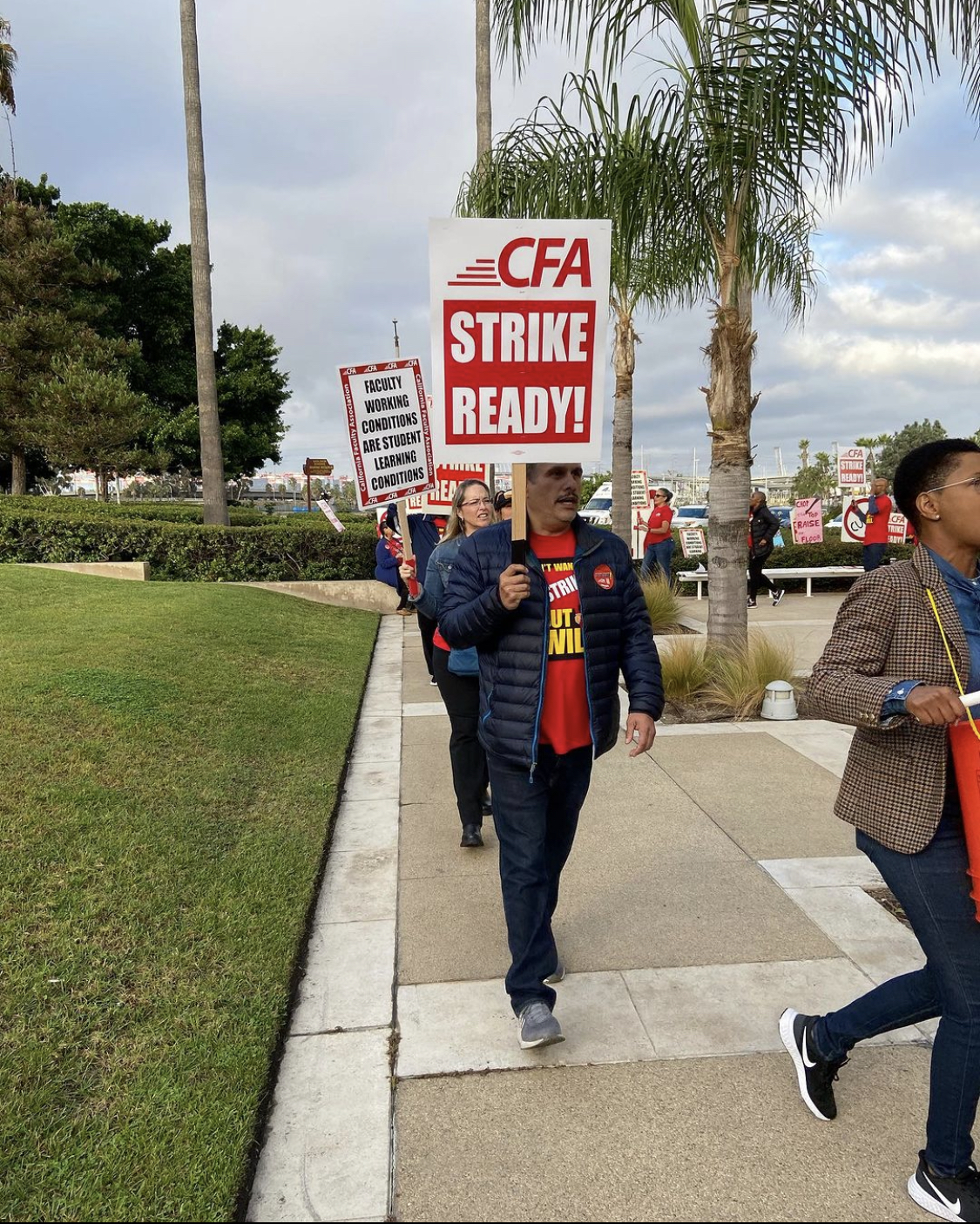 Faculty members protest. Courtesy: California Faculty Association