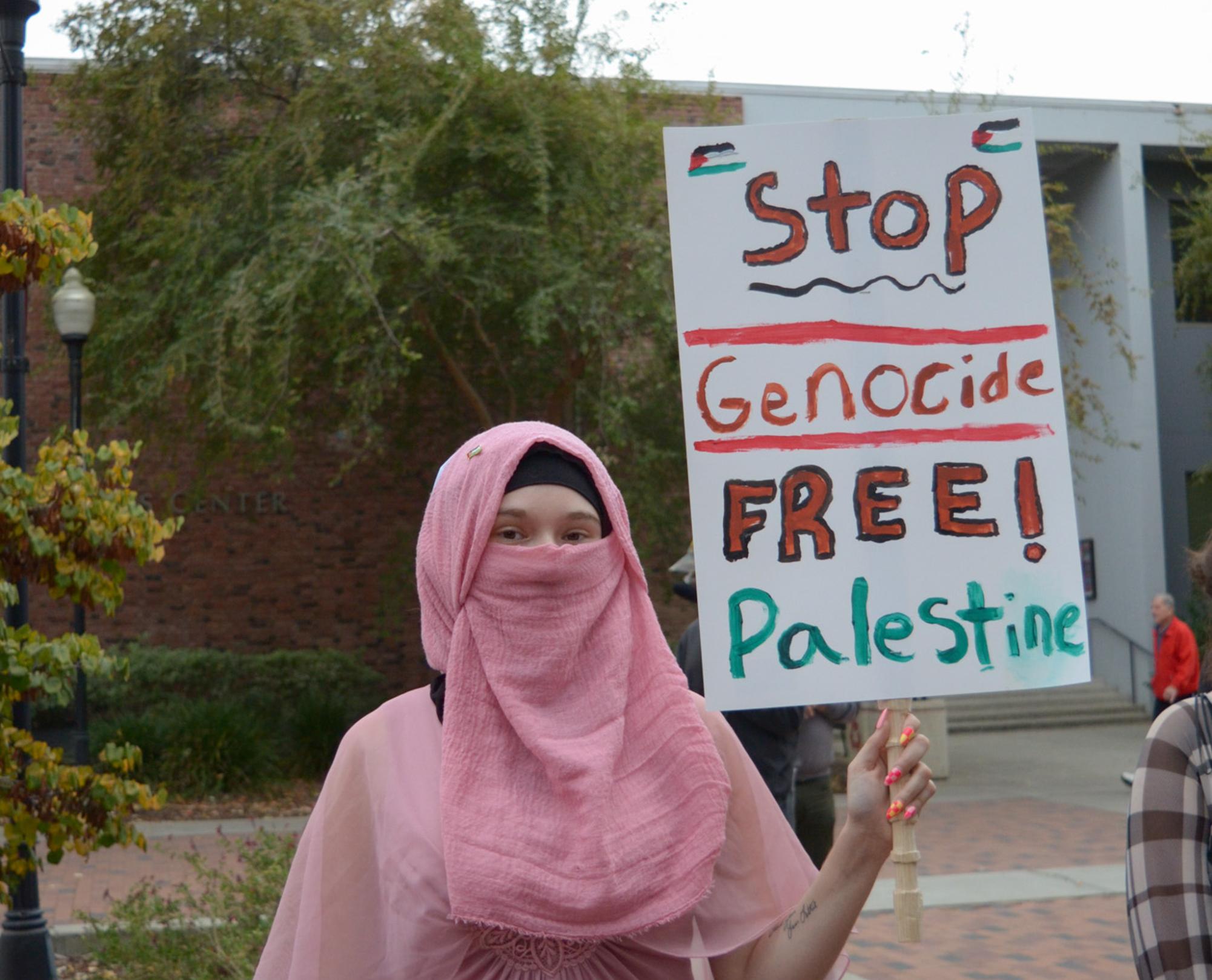 A Nov. 19, 2023 Palestine Walkout attendee holds a sign that reads “Stop Genocide Free! Palestine.” Taken on Nov. 19, 2023